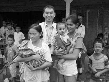 mothers with selendangs