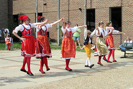 houby days dancers