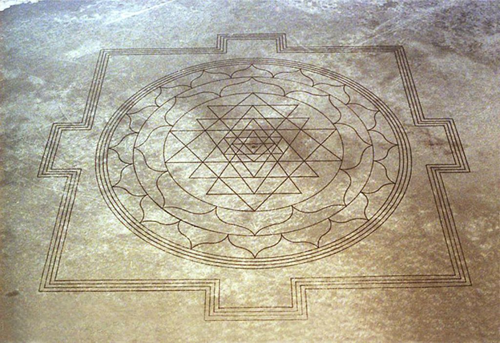 https://www.iowasource.com/wp-content/uploads/2019/05/Sri-Yantra-1024x702.jpg