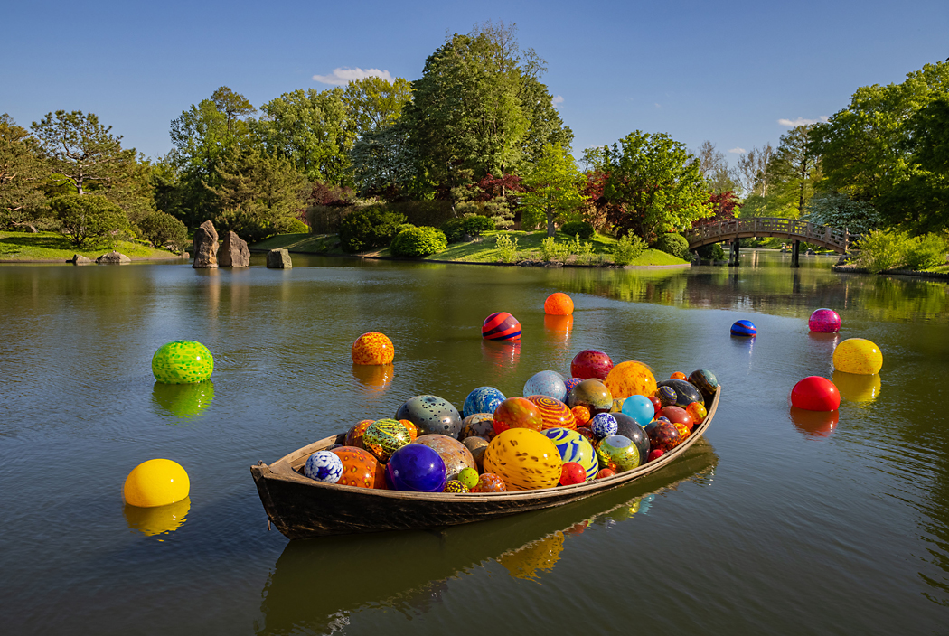 Chihuly in the Garden The Glass Artist’s Spectacular Sculptures Come
